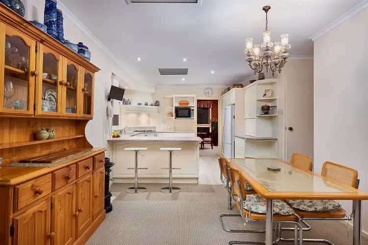 Sixth view of Homely house listing, 2 Bracknell Court, Vermont South VIC 3133