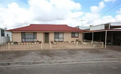 11 Third Street, Minlaton SA 5575