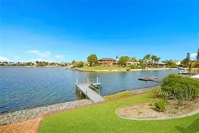 17 Pilot Court, Mermaid Waters QLD 4218