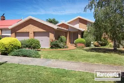 19 Edrington Park Drive, Berwick VIC 3806