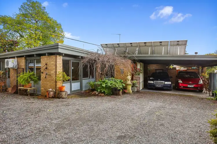 21 Railway Parade, Wandin North VIC 3139