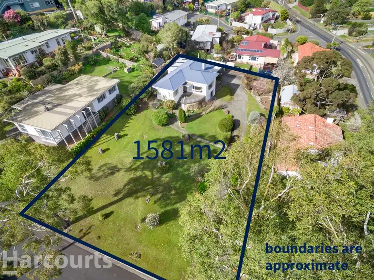 35 Beach Road, Lindisfarne TAS 7015