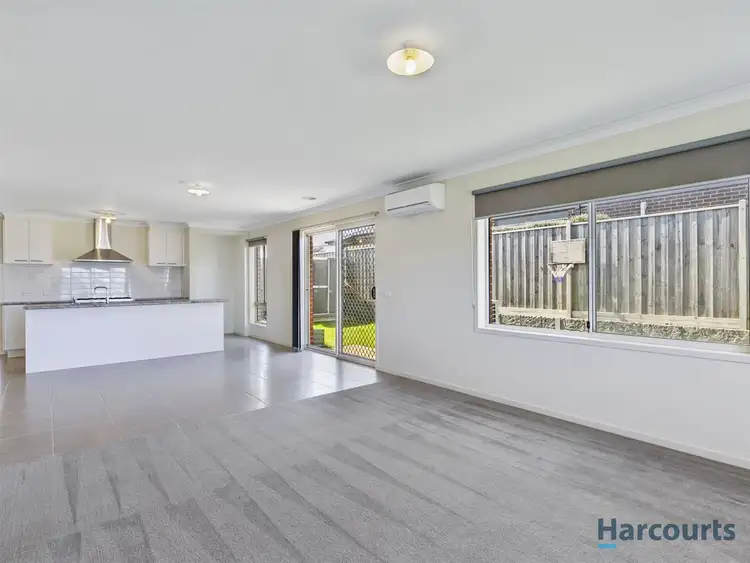 Fifth view of Homely house listing, 8 Sunridge Avenue, Warragul VIC 3820