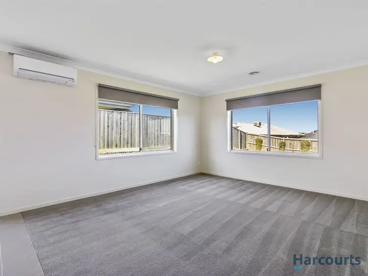 Sixth view of Homely house listing, 8 Sunridge Avenue, Warragul VIC 3820