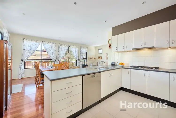 5/8 Saxon Wood Drive, Vermont South VIC 3133