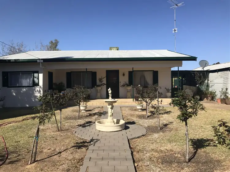 328 Macauley Street, Hay NSW 2711