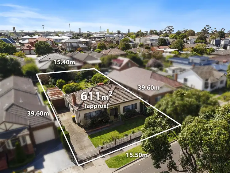 32 Windsor Avenue, Strathmore VIC 3041