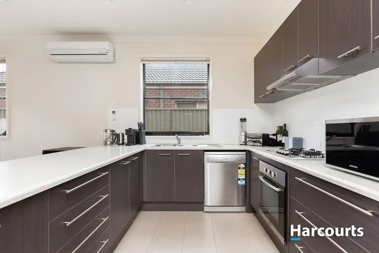 Fifth view of Homely house listing, 10 Petrel Circuit, Pakenham VIC 3810