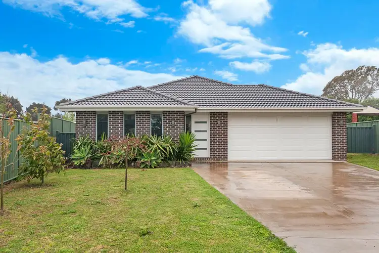 16 Kent Manor, Hamilton VIC 3300