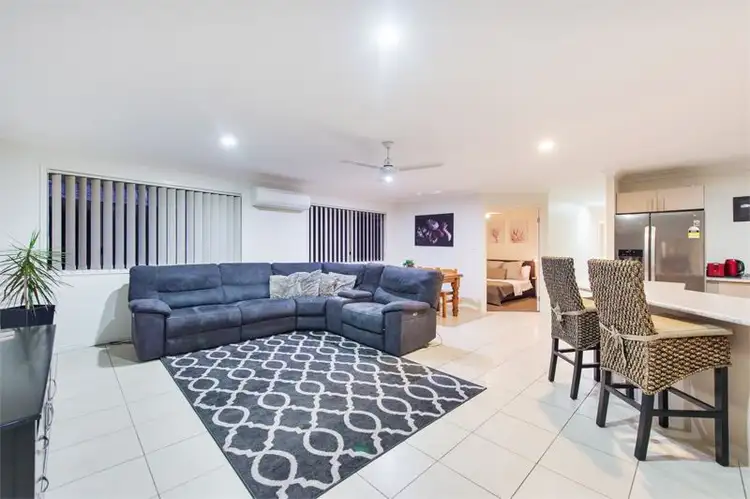 10 Hawkesbury Avenue, Pacific Pines QLD 4211