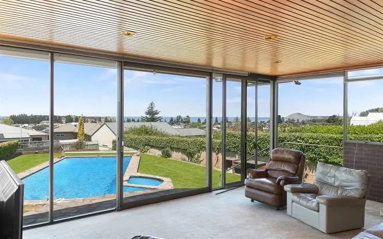 14 Hillview Road, Victor Harbor SA 5211