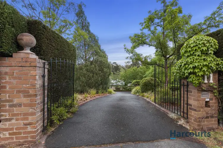 11 Tandarook Crescent, Donvale VIC 3111