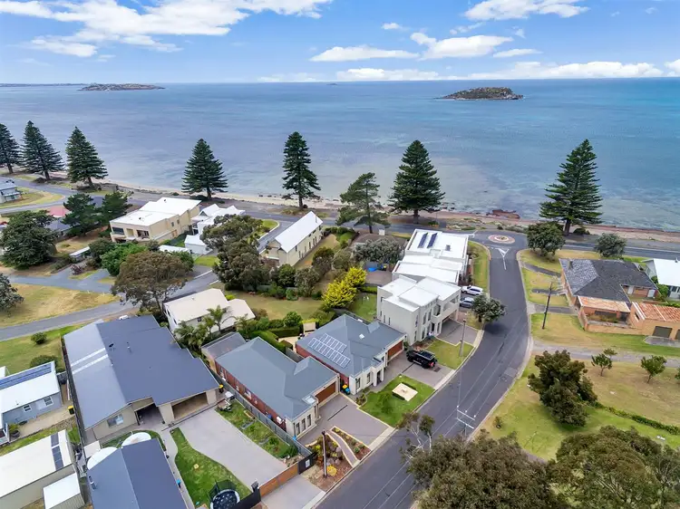 10 Nevin Avenue, Encounter Bay SA 5211