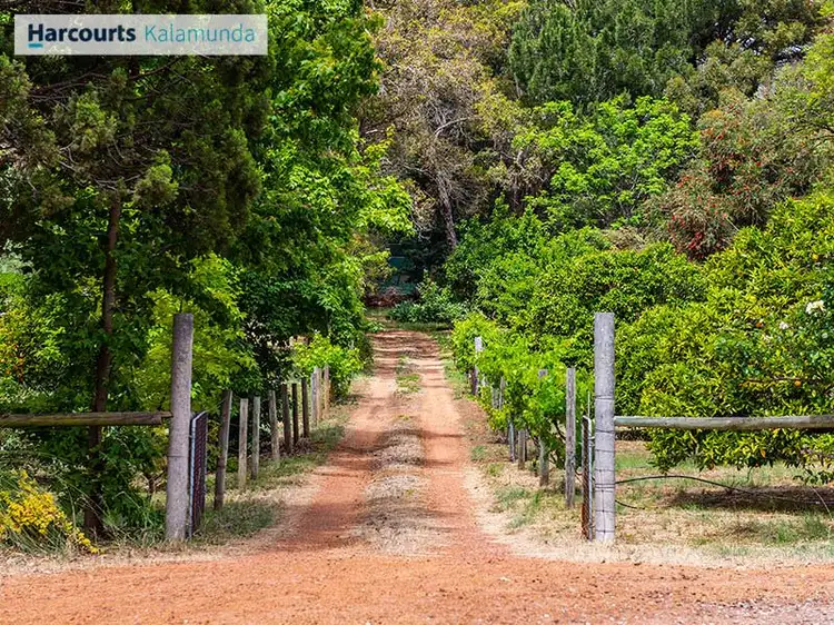 8 First Avenue, Bickley WA 6076