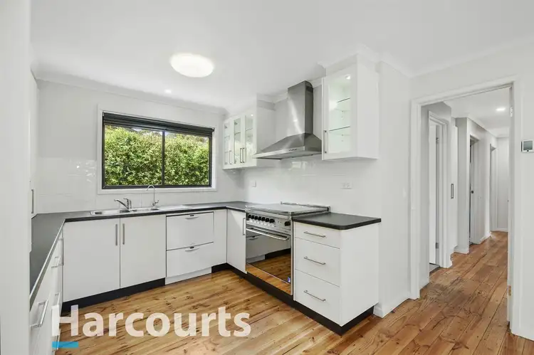 Sixth view of Homely house listing, 5 Soyuz Court, Mount Clear VIC 3350