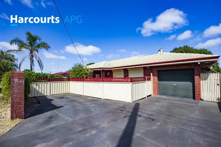 208 Minninup Road, Withers WA 6230