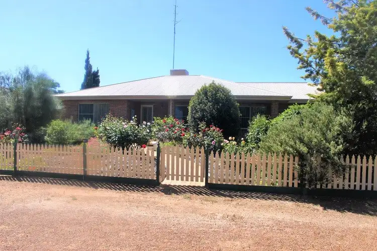 34 Wandoo Crescent, Wongan Hills WA 6603