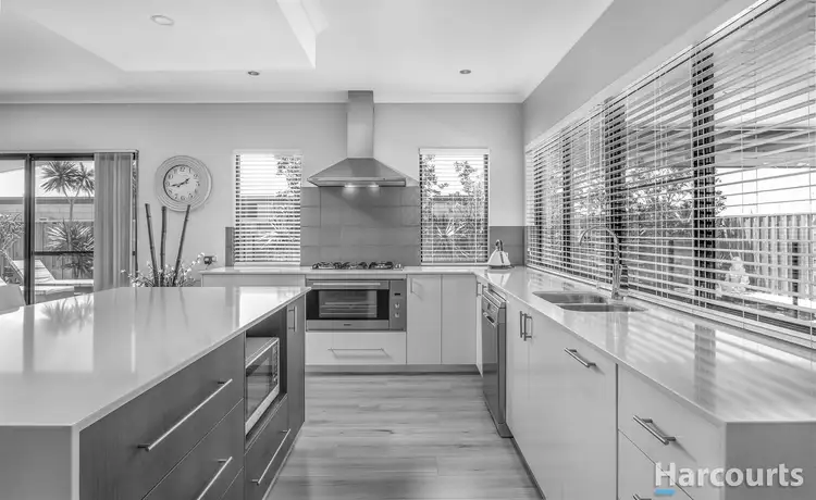 9 Varia Way, Halls Head WA 6210