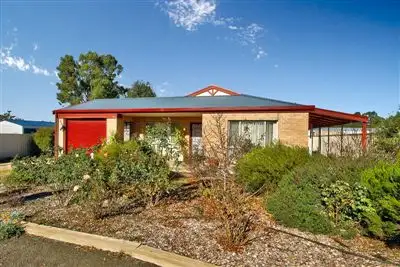 6 Griffen Court, Riverton SA