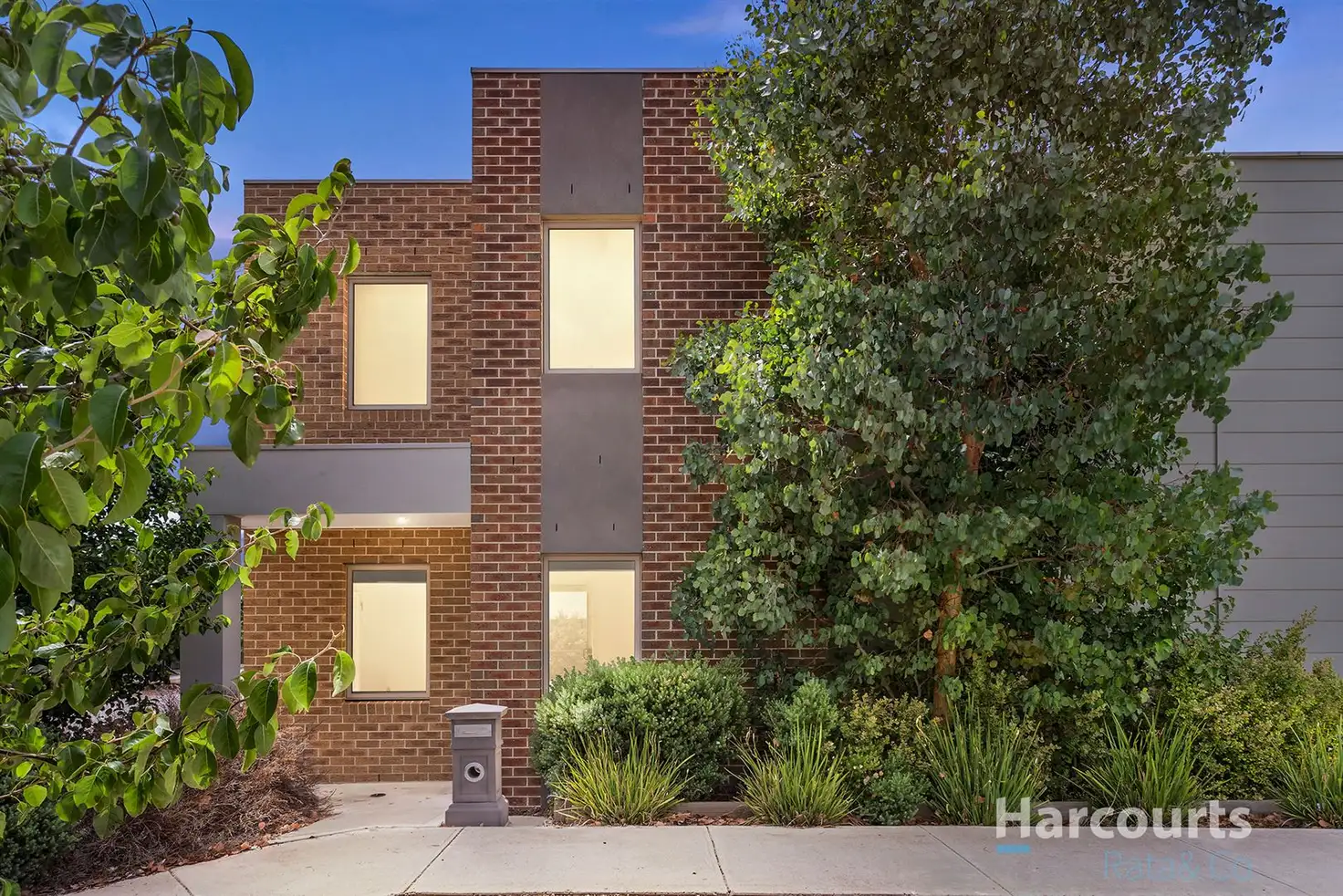 Main view of Homely townhouse listing, 1/10 Bursaria Place, Craigieburn VIC 3064