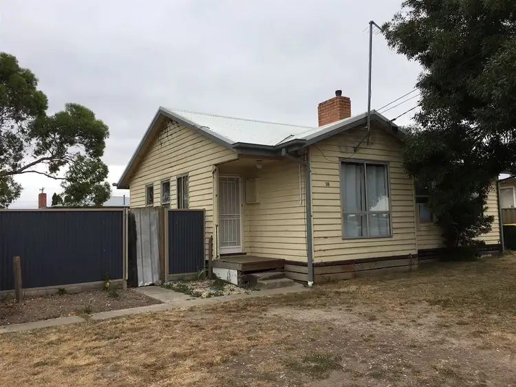 18 Hazel Road, Wendouree VIC 3355