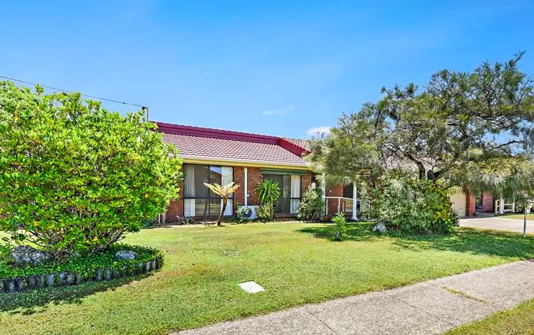 1/2 McWilliam Close, Labrador QLD 4215