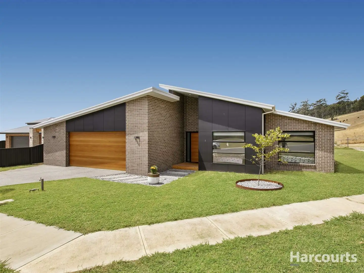 Main view of Homely house listing, 10 Peppermint Close, Trafalgar VIC 3824