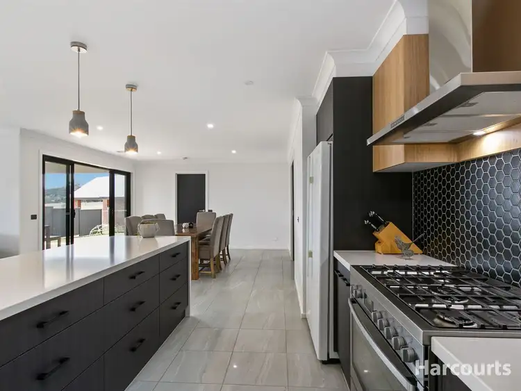 Fifth view of Homely house listing, 10 Peppermint Close, Trafalgar VIC 3824