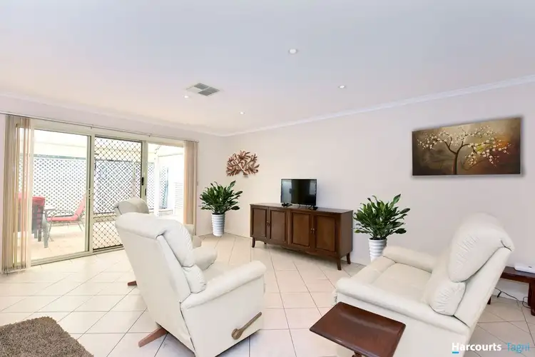 2 Alanah Close, Happy Valley SA 5159