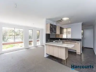 Third view of Homely house listing, 5 Peel Court, Armadale WA 6112