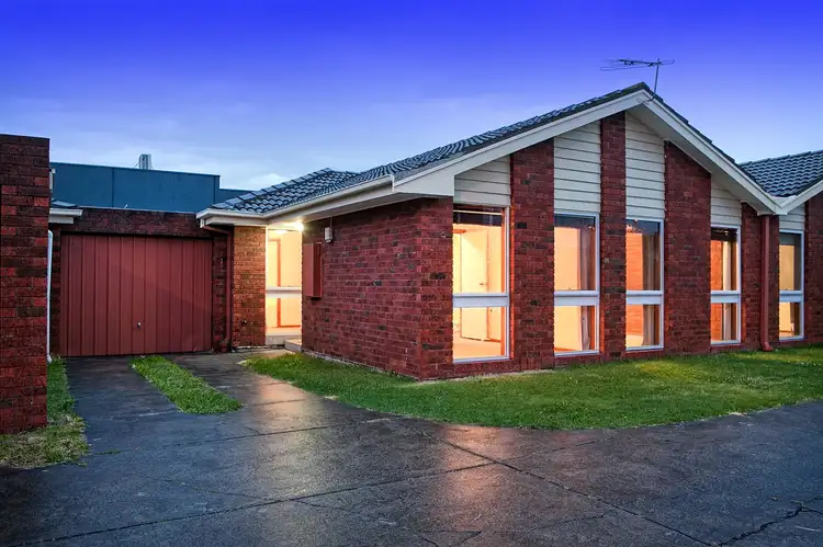 2/16 Childers Street, Cranbourne VIC 3977