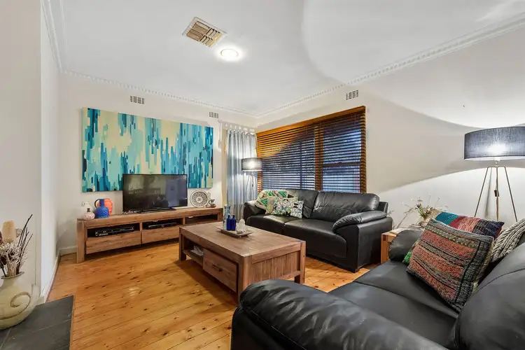 8 Rosslyn Ave, Seaford VIC 3198