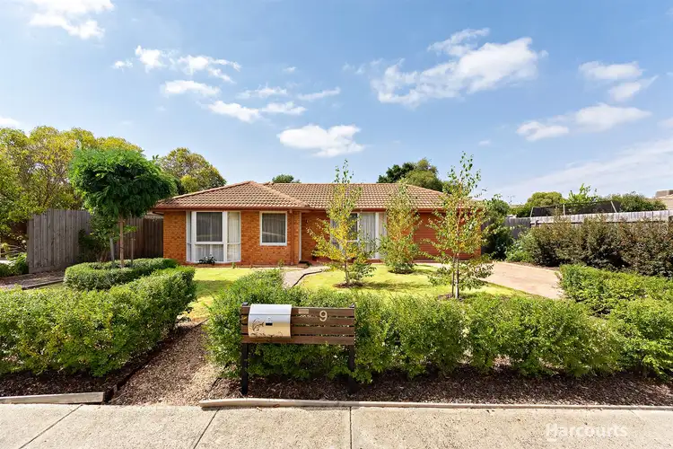 9 Jan Maree Court, Pakenham VIC 3810