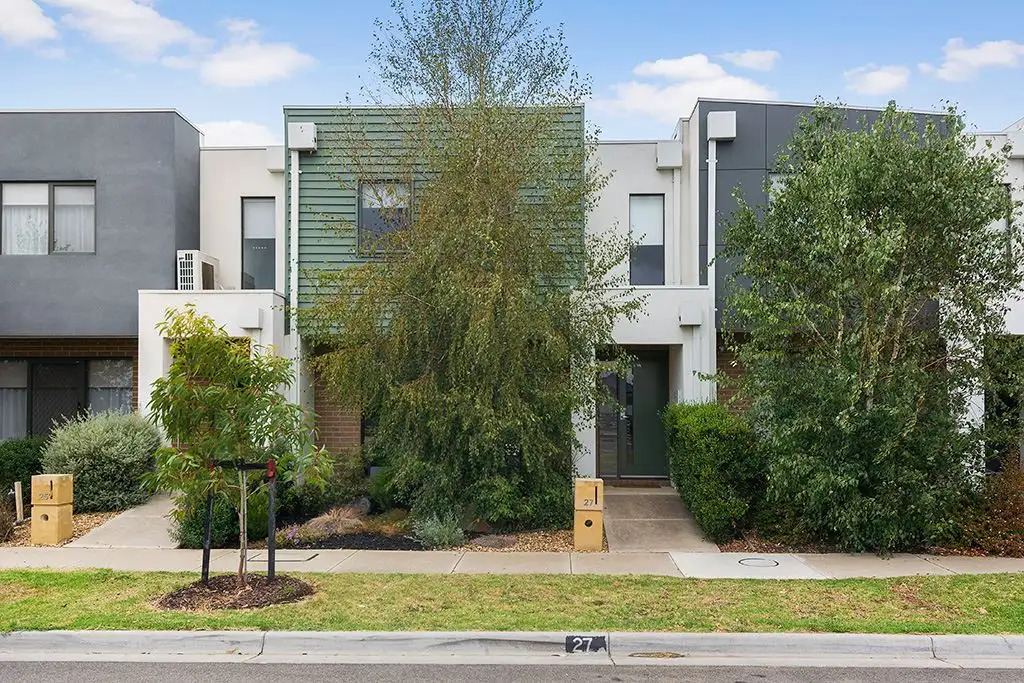 Main view of Homely townhouse listing, 27 Kosciuszko Circuit, Clyde VIC 3978