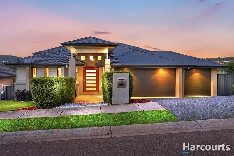 2 Clarkstone Avenue, Cameron Park NSW 2285