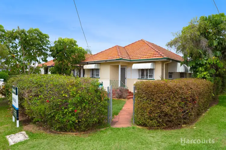 13 Pearl St, Scarborough QLD 4020