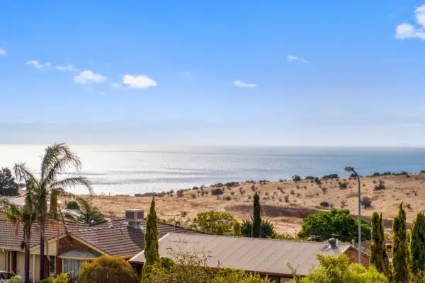 4 Elmeade Drive, Hallett Cove SA 5158