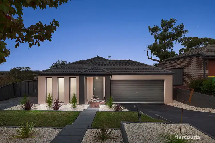 27 Victoria Place, Pakenham VIC 3810
