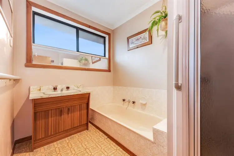 Fifth view of Homely house listing, 10 Dardell Court, Norlane VIC 3214