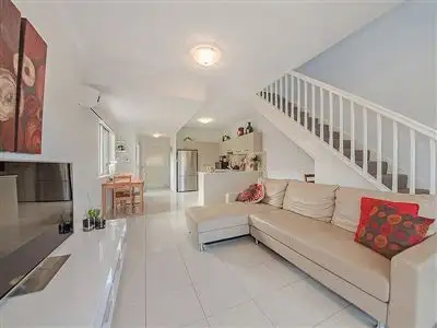 2/19 Wattle Avenue, Carina QLD