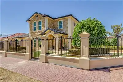 2 Golflands Terrace, Glenelg North SA