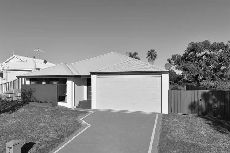 8 Elderberry Circle, Halls Head WA 6210