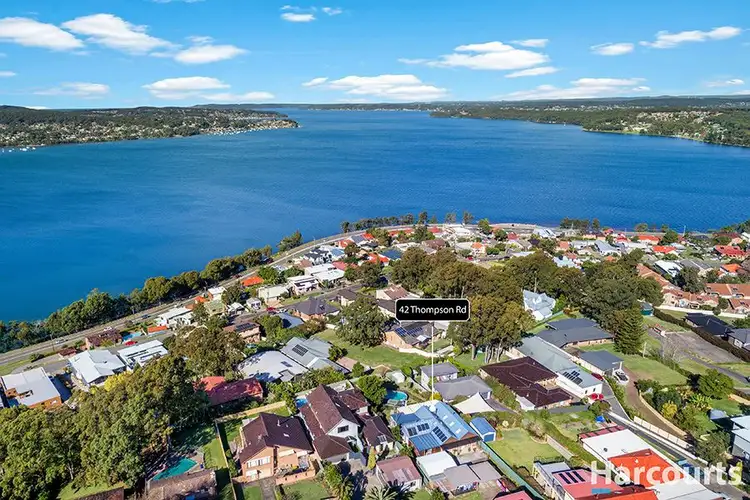 42 Thompson Road, Speers Point NSW 2284