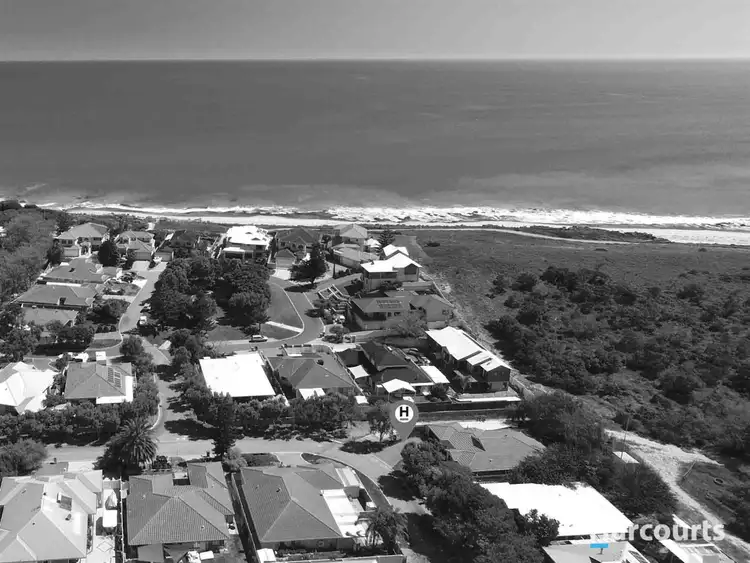 14 Paradise Circuit, Halls Head WA 6210