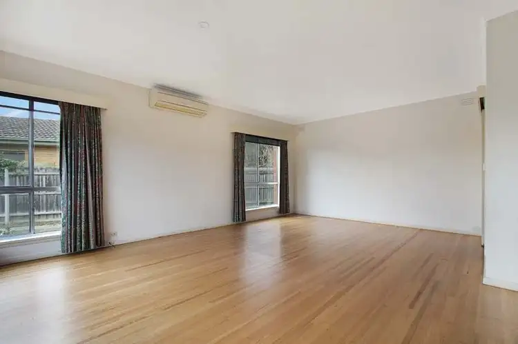 Second view of Homely house listing, 7 Glenda Court, Bairnsdale VIC 3875