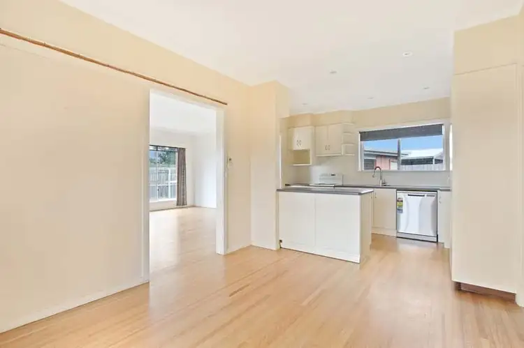 Fifth view of Homely house listing, 7 Glenda Court, Bairnsdale VIC 3875