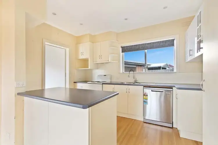 Seventh view of Homely house listing, 7 Glenda Court, Bairnsdale VIC 3875