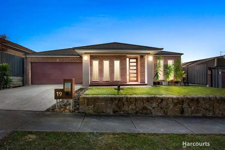 19 Corymbia Promenade, Pakenham VIC 3810