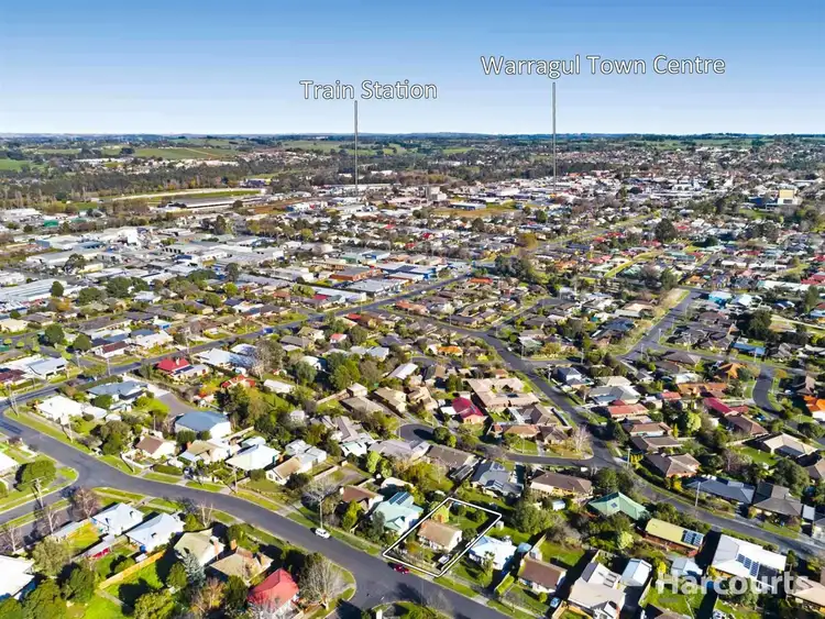13 Burton Street, Warragul VIC 3820