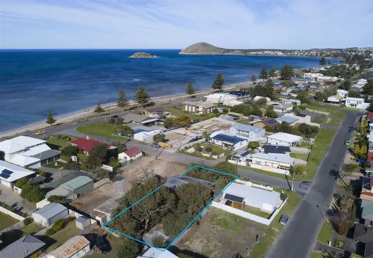8 Oakham Street, Encounter Bay SA 5211
